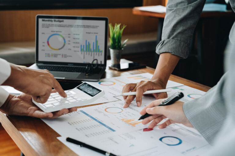 business-adviser-meeting-to-analyze-and-discuss-th-2023-11-27-05-01-44-utc-1